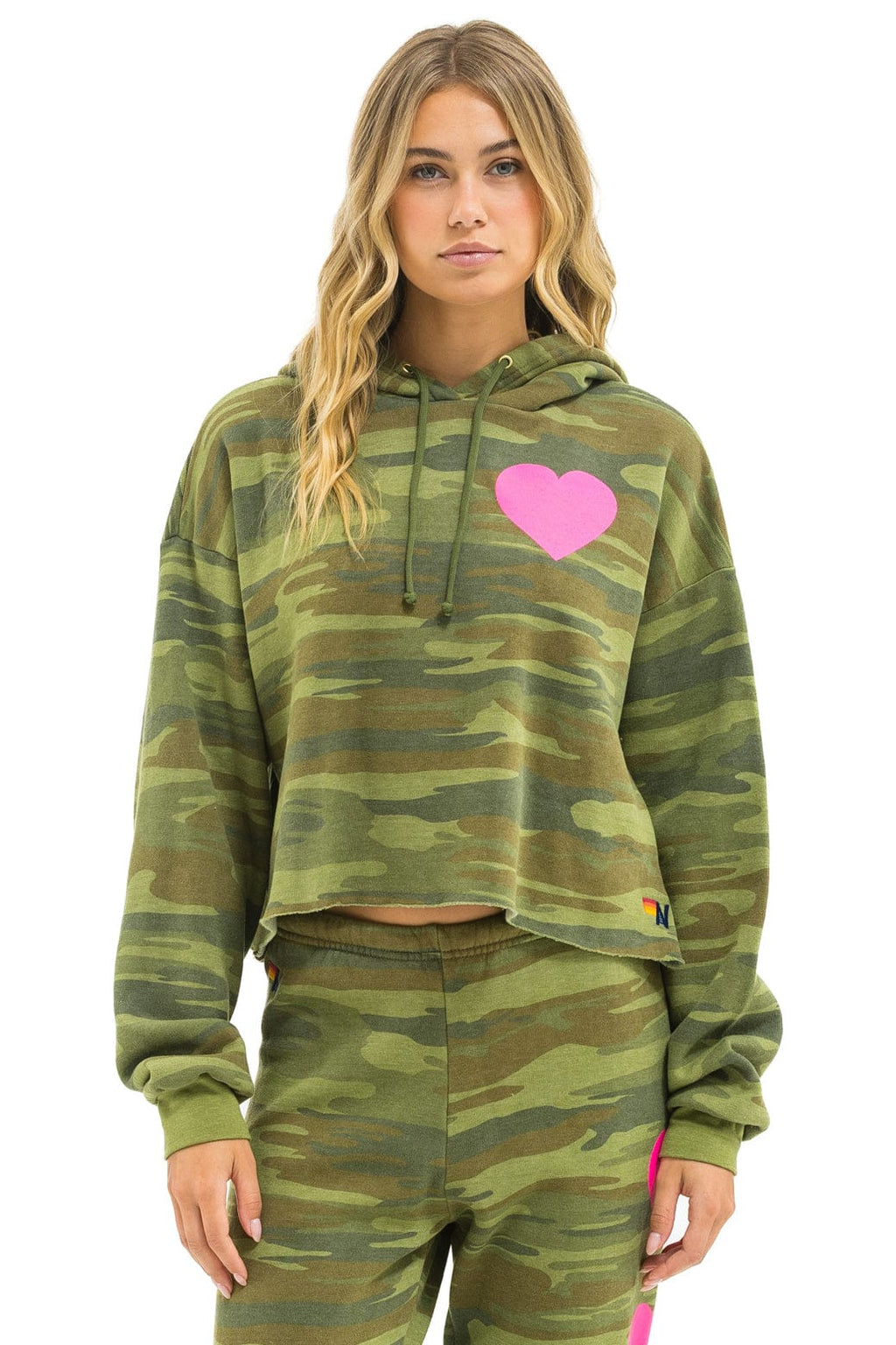 Retro HEART RELAXED CROPPED PULLOVER HOODIE - CAMO NEON PINK