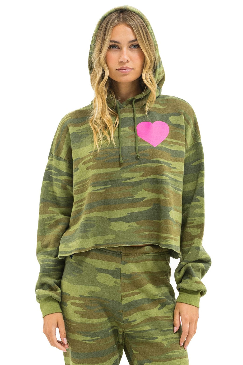 Retro HEART RELAXED CROPPED PULLOVER HOODIE - CAMO NEON PINK
