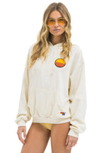 Retro SUNSET PATCH PULLOVER RELAXED HOODIE - VINTAGE WHITE