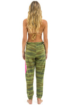 Retro BOLT SWEATPANTS - CAMO NEON PINK