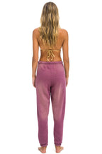 Retro ESSENTIAL SWEATPANTS - FADED BERRY