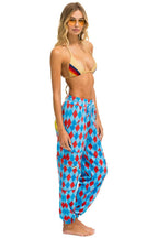 Retro DIAMOND REPEAT SMILEY 2 EMBROIDERY CARGO COLOR BLOCK SWEATPANTS - SKY