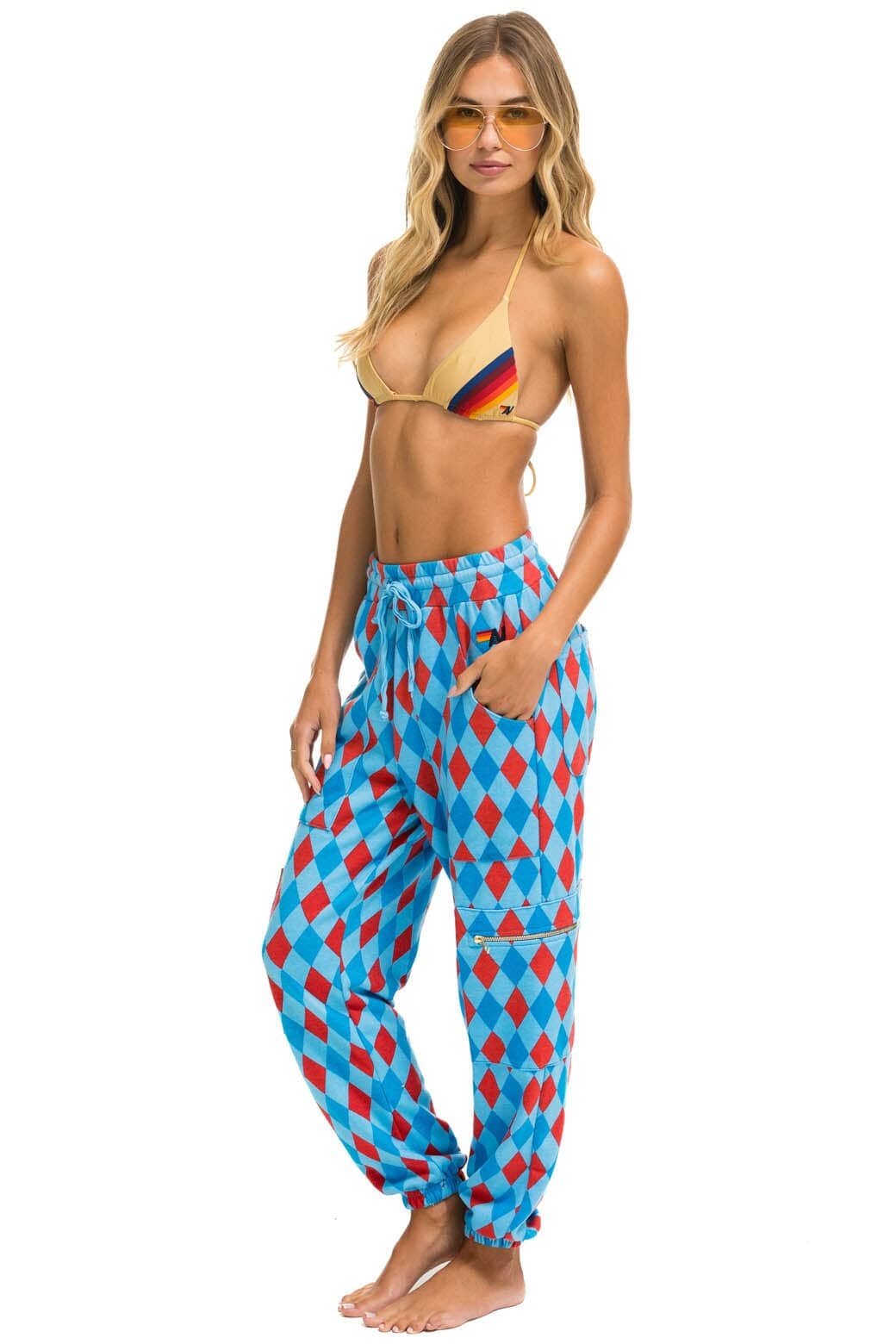 Retro DIAMOND REPEAT SMILEY 2 EMBROIDERY CARGO COLOR BLOCK SWEATPANTS - SKY